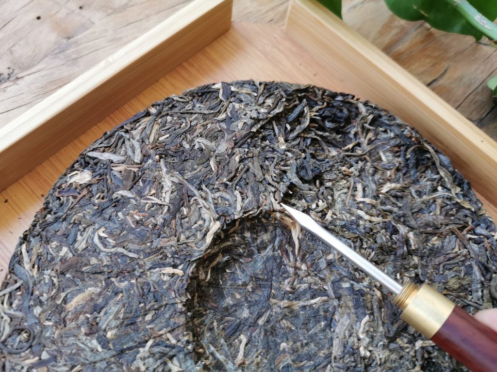 普洱茶为什么中间有凹槽