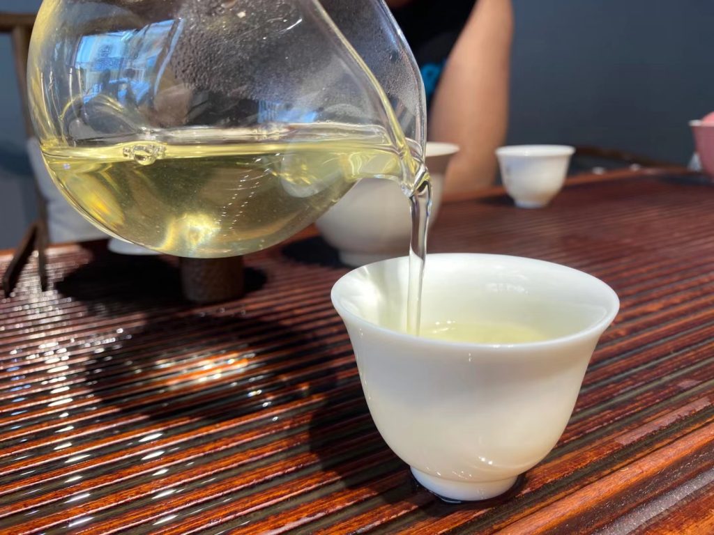 易武弯弓普洱茶的特点 – 茶中有茗